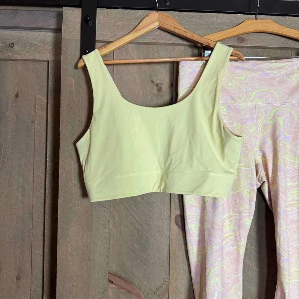 Fabletics reversible sports bra with matching leggings set Size XL